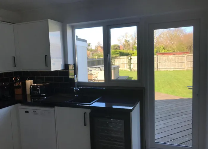 Bancroft - Camber Sands, East Sussex - Hot Tub, Parking For 6 Cars, Dog Friendly